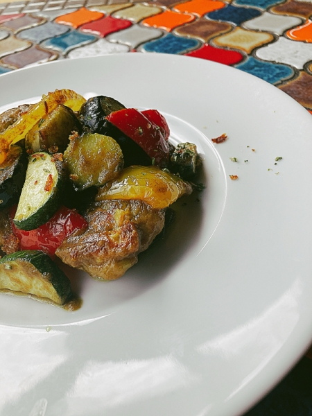 枝豆入りつくねと夏野菜のクリームカレー炒め