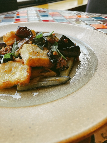 茄子と厚揚げの肉味噌炒め　バジル風味